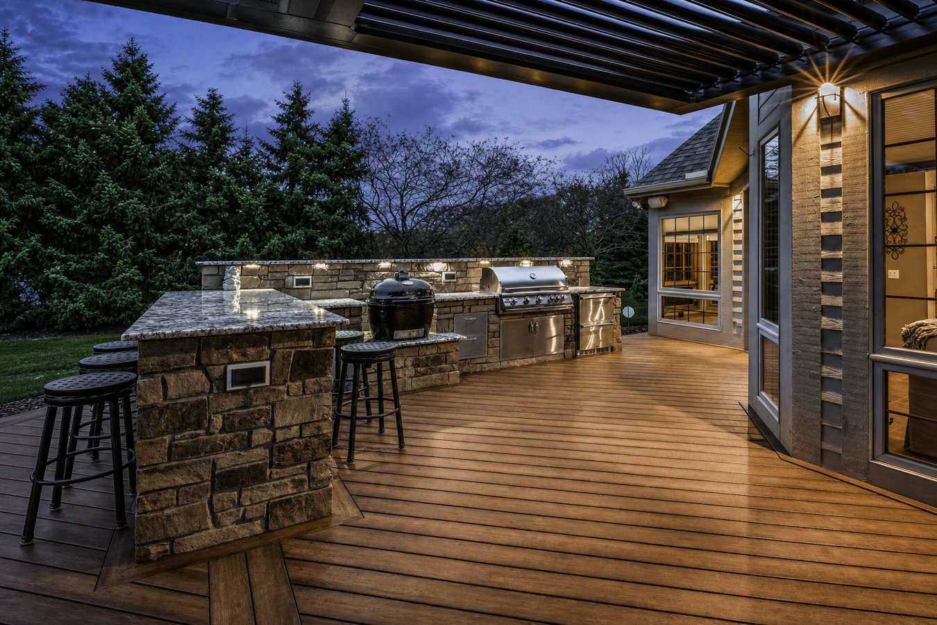 Custom deck construction in Missouri City, TX by Expert Missouri City Deck & Fence